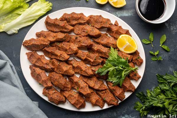 Evde 5 Dakikada Etsiz Çiğ Köfte Yapımı