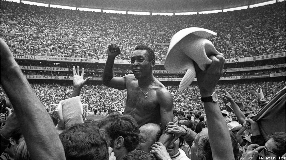 Brezilyalı efsane futbolcu Pele, 82 yaşında hayatını kaybetti