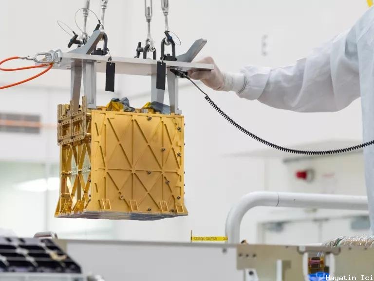 Bu altın kutu yakında Mars'ta oksijen üretecek. Bu, insan kaşifler için harika bir haber.