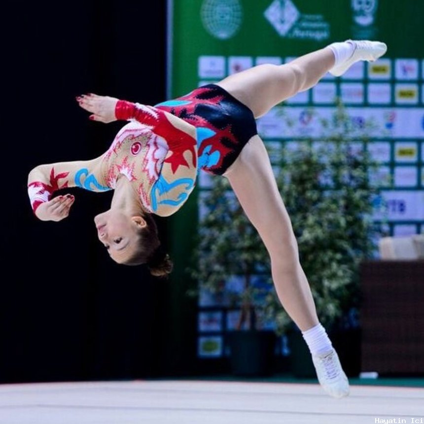 Aerobik cimnastikcisi Ayşe Begüm Onbaşı, dünya ikincisi oldu